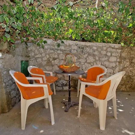 Apartment By The Sea 1093 *