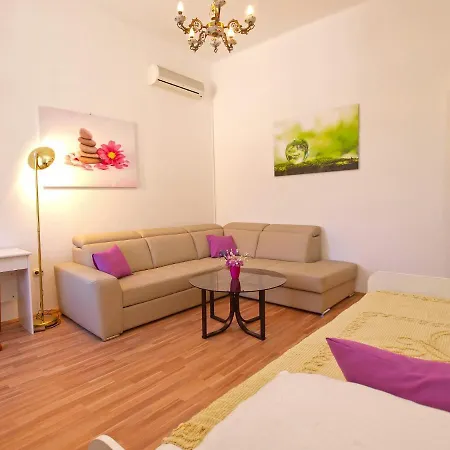 Apartment By The Sea 1093